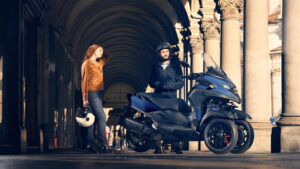 2024-Yamaha-MW300-EU-Petrol_Blue-Static-002-03.jpg