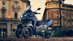 2024-Yamaha-MW300-EU-Petrol_Blue-Static-003-03.jpg