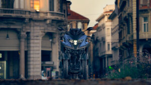 2024-Yamaha-MW300-EU-Petrol_Blue-Static-004-03.jpg