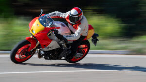 2024-Yamaha-XS850GP-EU-Legend_Red-Action-004-03.jpg