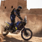 2024-Yamaha-XTZ700D-EU-Icon_Blue-Action-012-03.jpg