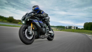 2024-Yamaha-YZF1000R1SPL-EU-Icon_Performance-Action-002-03.jpg