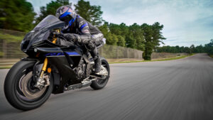 2024-Yamaha-YZF1000R1SPL-EU-Icon_Performance-Action-004-03.jpg