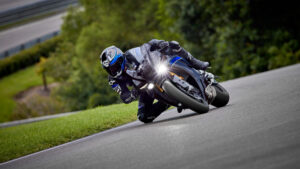 2024-Yamaha-YZF1000R1SPL-EU-Icon_Performance-Action-005-03.jpg