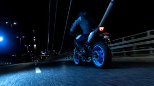 2025-Yamaha-MT07AS-EU-Ice_Storm-Action-011-03
