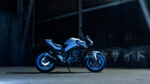 2025-Yamaha-MT250-EU-Ice_Storm-Static-004-03