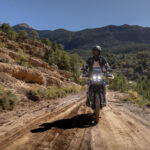2025-Yamaha-XTZ700-EU-Icon_Blue-Action-006-03