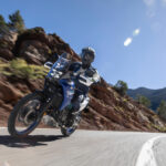2025-Yamaha-XTZ700-EU-Icon_Blue-Action-014-03