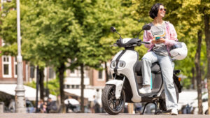 2023-Yamaha-EJE025DB-EU-Dual_Battery_Aqua_-Static-002-03