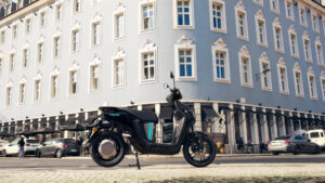 2023-Yamaha-EJE025DB-EU-Dual_Battery_Midnight_Black_-Static-007-03