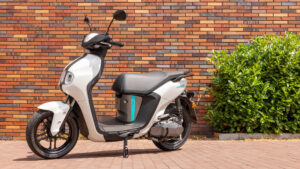 2023-Yamaha-EJE025DB-EU-Dual_Battery_Milky_White_-Static-014-03