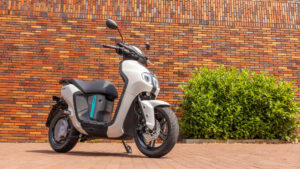 2023-Yamaha-EJE025DB-EU-Dual_Battery_Milky_White_-Static-015-03