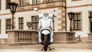 2024-Yamaha-LTS125-EU-Milky_White-Static-006-03