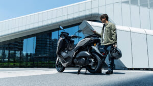 2025-Yamaha-G125YMSV-EU-Ceramic_Grey-Static-009-03