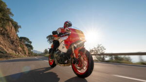 2026-Yamaha-XS850GP-EU-Legend_Red-Action-002-03