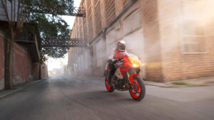 2026-Yamaha-XS850GP-EU-Legend_Red-Action-011-03