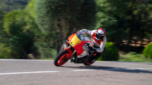 2026-Yamaha-XS850GP-EU-Legend_Red-Action-012-03