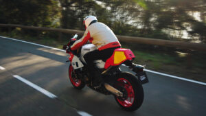 2026-Yamaha-XS850GP-EU-Legend_Red-Action-013-03