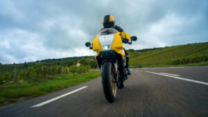 2026-Yamaha-XS850GP-EU-Legend_Yellow-Action-003-03
