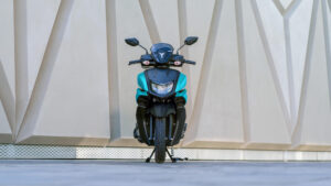 2025-Yamaha-LCG125-EU-Matt_Cyan-Static-006-03