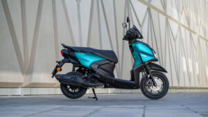 2025-Yamaha-LCG125-EU-Matt_Cyan-Static-008-03