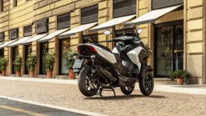 2025-Yamaha-LMW300YM-EU-Milky_White-Static-010-03