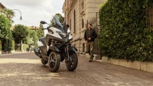 2025-Yamaha-LMW300YM-EU-Milky_White-Static-014-03