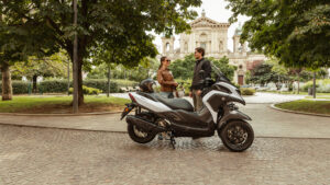 2025-Yamaha-LMW300YM-EU-Milky_White-Static-016-03