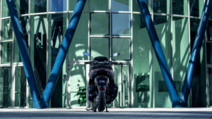 2026-Yamaha-G150SV-EU-Crystal_Graphite-Static-014-03