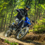 2026-Yamaha-WR125-EU-Icon_Blue-Action-007-03