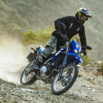 2026-Yamaha-WR125-EU-Icon_Blue-Action-010-03