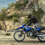 2026-Yamaha-WR125-EU-Icon_Blue-Action-011-03