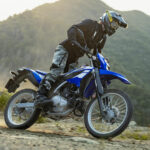 2026-Yamaha-WR125-EU-Icon_Blue-Action-012-03