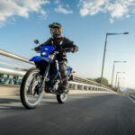 2026-Yamaha-WR125-EU-Icon_Blue-Action-020-03