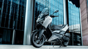 2026-Yamaha-XMAX250ASP-EU-Ceramic_Grey-Static-001-03