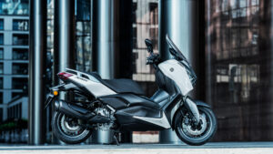 2026-Yamaha-XMAX250ASP-EU-Ceramic_Grey-Static-002-03