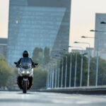 2026-Yamaha-XP500ADX-EU-Ceramic_Grey-Action-013-03