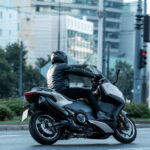 2026-Yamaha-XP500ADX-EU-Ceramic_Grey-Action-014-03