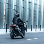 2026-Yamaha-XP500ADX-EU-Ceramic_Grey-Action-017-03