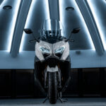 2026-Yamaha-XP500ADX-EU-Ceramic_Grey-Static-002-03