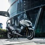 2026-Yamaha-XP500ADX-EU-Ceramic_Grey-Static-014-03