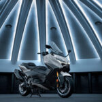 2026-Yamaha-XP500ADX-EU-Ceramic_Grey-Static-017-03