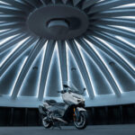 2026-Yamaha-XP500ADX-EU-Ceramic_Grey-Static-018-03