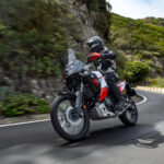 2026-Yamaha-XTZ700D-EU-Redline_White-Action-011-03