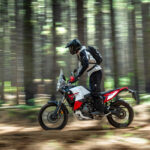 2026-Yamaha-XTZ700D-EU-Redline_White-Action-018-03