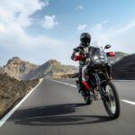 2026-Yamaha-XTZ700D-EU-Redline_White-Action-022-03