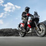 2026-Yamaha-XTZ700D-EU-Redline_White-Action-024-03