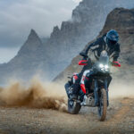 2026-Yamaha-XTZ700D-EU-Redline_White-Action-028-03