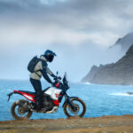 2026-Yamaha-XTZ700D-EU-Redline_White-Action-029-03