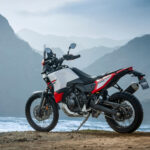 2026-Yamaha-XTZ700D-EU-Redline_White-Static-005-03